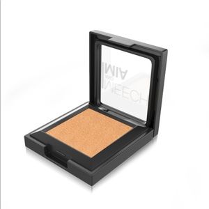 Mercy N Mia compact pressed eyeshadow in Carmel
